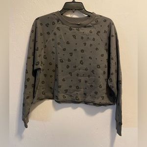 Pink Rose Gray Leopard Print Long Sleeve Cropped Sweatshirt Size Medium